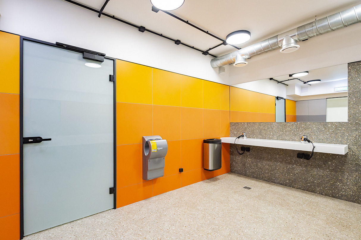 Двери из стекла в санузел