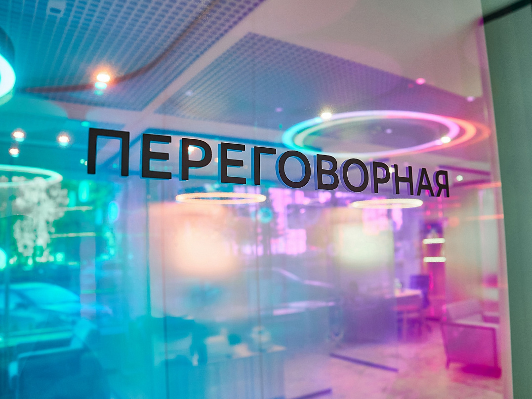Тонировка стекла дихроичной плёнкой